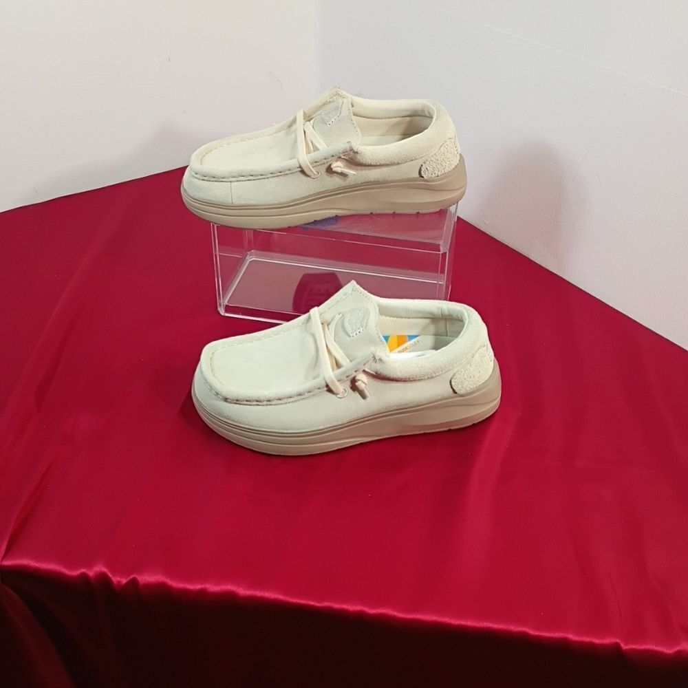 Hey Dude Wendy Comf Suede Women’s Size 5 Blush New With Small Mark On R Shoe - Picture 10 of 10